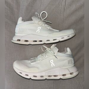 WOMEN'S ON CLOUDNOVA RUNNING SHOES - White